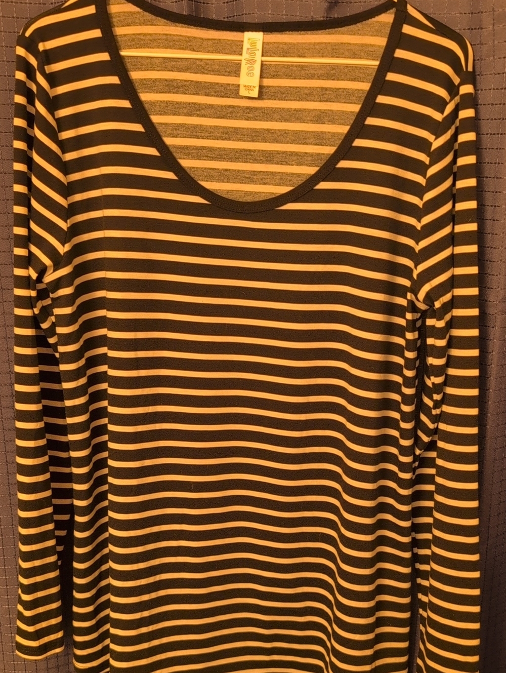 NWOT LuLaRoe Black and Cream Vertical Striped pattern Long Sleeve Blouse M